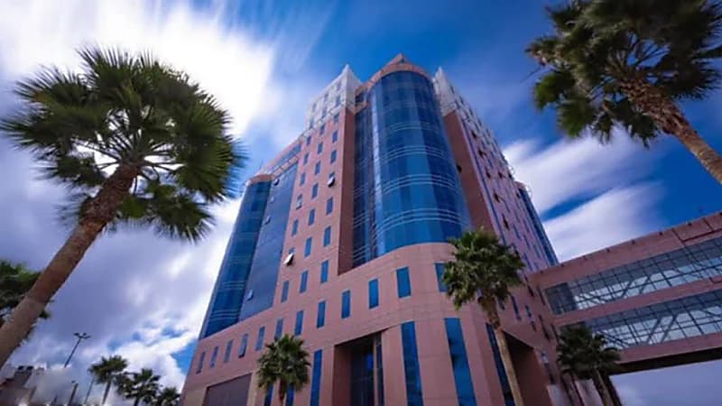 مصادرة أكثر من 1.6 طن من الأغذية الفاسدة والملابس التالفة بعسير