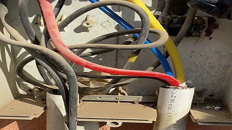 شاهد.. مواطن يكشف عن مشكلة فنية تتسبب في ارتفاع فاتورة الكهرباء بنسبة 50%