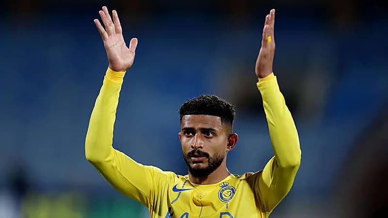 الاتحاد يتمسك بضم العمري والنصر يرفع سقف المطالب المالية