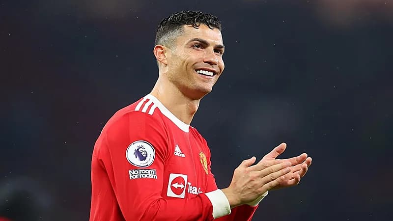 "رونالدو" يتلقى دعوة ساخرة من نادي إيطالي