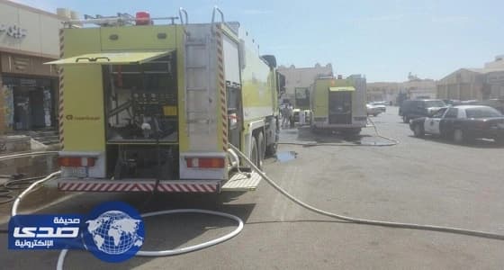 بالصور.. إخماد حريق في محل تموين غذائي بينبع