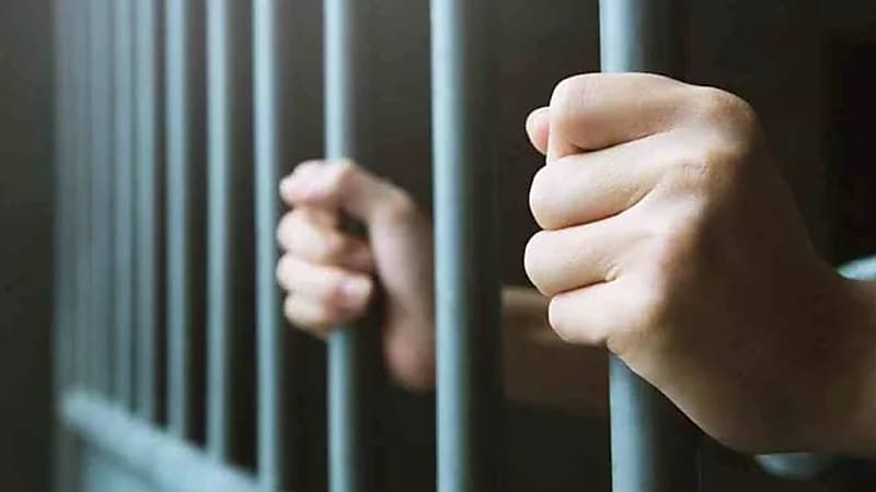 ضبط 3 طلاب بتهمة اغتصاب فتاة في المقابر