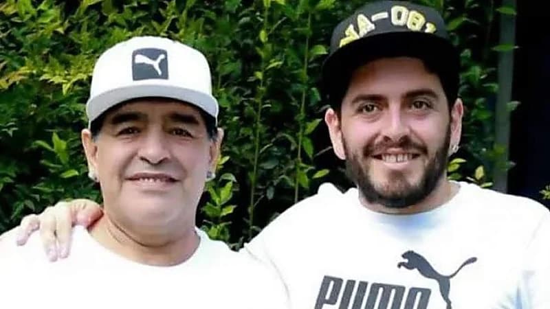 نجل مارادونا سيناغرا يتولى تدريب فريق إسباني