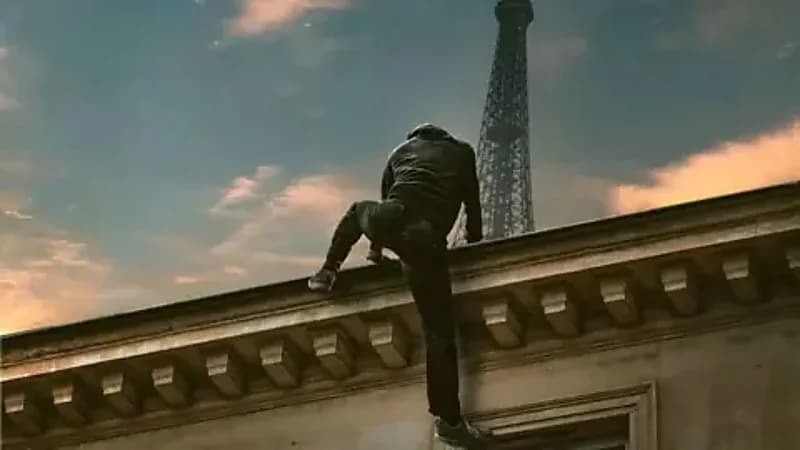 القبض على لص سرق ملابس نسائية من مسجد للتنكر.. فيديو