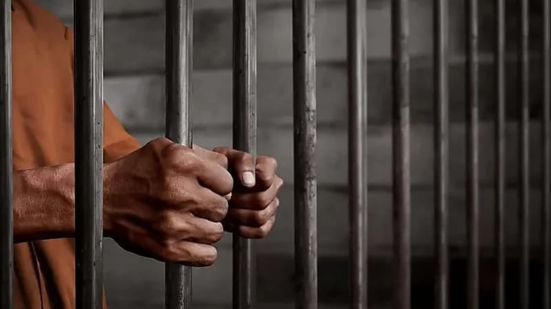 الحبس 6 أشهر لشاب هتك عرض فتاة بالأردن