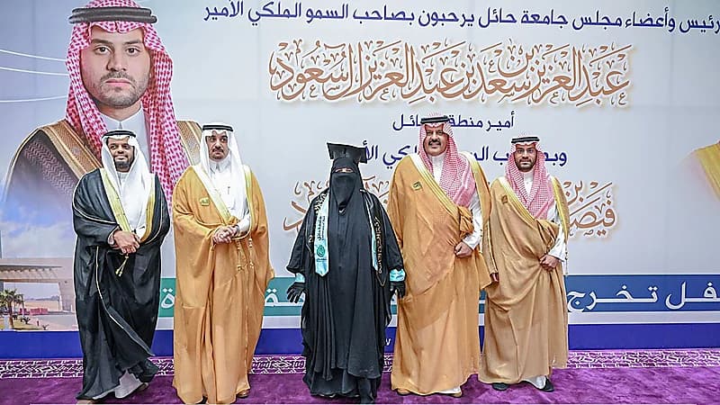 حديث أمير حائل لأكبر خريجة جامعية : لا تقاعد من حب الوطن .. فيديو