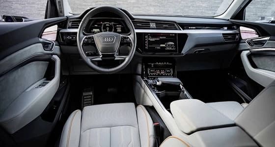 أودي إي ترون تظهر مقصورتها المدججة بتقنيات متطورة وشاشة 5 بوصة
