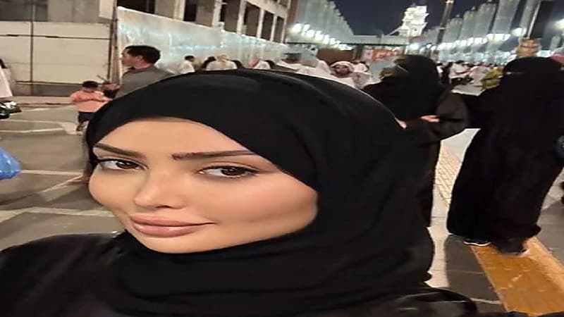 مروج الرحيلي بالحجاب الكامل في المسجد النبوي: "الحمد لله.. رب يتقبل صالح الأعمال"