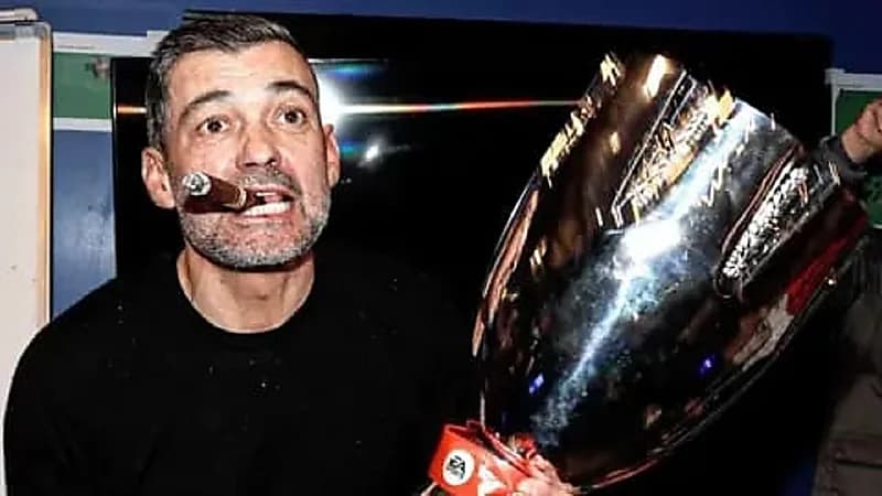 كونسيساو يشعل مواقع التواصل الاجتماعي برقصته الشهيرة بعد تتويج ميلان.. فيديو