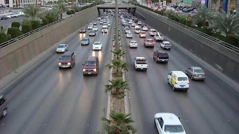 "مسؤول": التأمين على المركبات ثاني أكبر قطاع في السوق المحلي