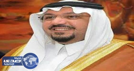 أمير القصيم يكرم ضابطا وفردين بشرطة أبانات بـ«نوط الأمن»