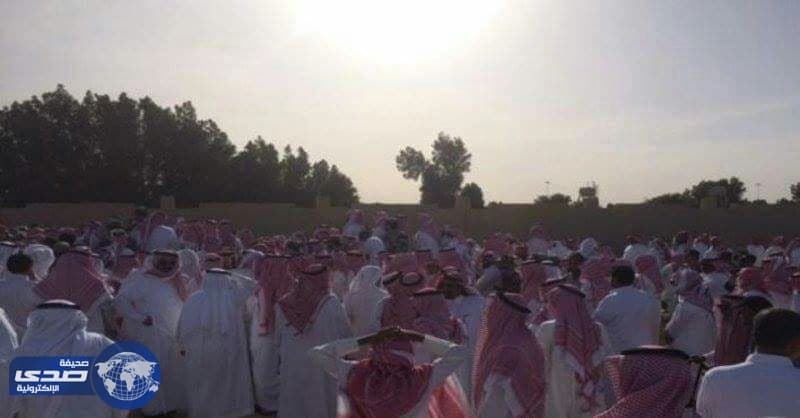 أهالي الشرقية يؤدوون صلاة الميت على شهيد الواجب « الحربي »