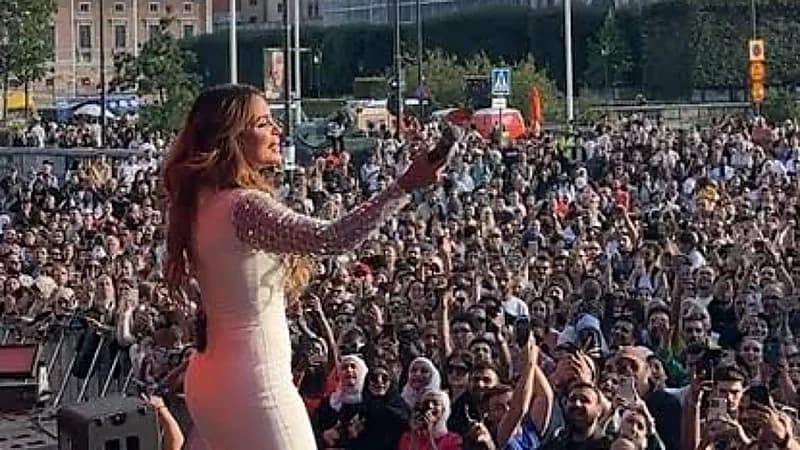 كارول سماحة تتألق في حفلها بالسويد وسط حشد جماهيري