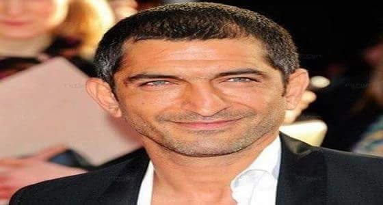 عمرو واكد يسخر من نجم شهير