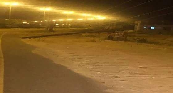 بالصور..عمود كهرباء موصل بالأسلاك بطريق المجاردة يهدد حياة المواطنين