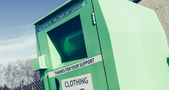 صندوق تبرع بالملابس في الشارع ينهي حياة امرأة