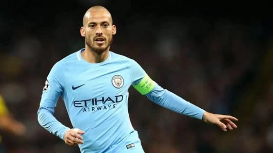 لاعبو السيتي يُثيروا الشكوك حول إصابة " سيلفا " بالسرطان