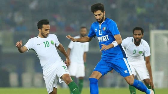 بعد فوز " الأخضر " .. الإعلاميون يسخرون من رد فعل " مبارك "